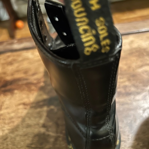 Dr. Martens 1460 women’s lace up boot perfect condition - Picture 3 of 5
